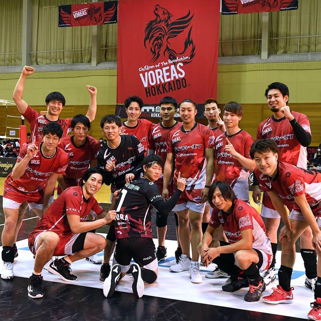 越川優さんのインスタグラム写真 - (越川優Instagram)「2020-21 Vリーグ Division2 開幕戦 森山病院presents #ヴォレアス北海道 1st ホームゲームにご来場頂きました皆様、今大会に関わった全ての方々、本当にありがとうございました☺️  制限がある中での開催となっておりますが、ヴォレアス北海道のホームゲームは、まだまだ続きます✨  次節（第二節）は、 11月7日（土）vs兵庫デルフィーノ 8日（日）vsつくばユナイテッドサンガイア  ＊両日とも、 13:30〜 砂川市総合体育館  『 #超戦 』は、始まったばかり‼️ これからも応援よろしくお願いします😊  たくや（ @taku_1025 ）誕生日おめでとう🎂🎉 #24歳になりました #くそがき  #むっちゃ期待してる  #僕は36歳 #誕生日ではない  でも #めでたい事には便乗✌️   #ヴィアティン三重  #サフィルヴァ北海道  #長野ガロンズ  #森山病院 prsents #ホームゲーム  #旭川市  #戸田拓也  #越川優」10月26日 12時48分 - yu_koshikawa