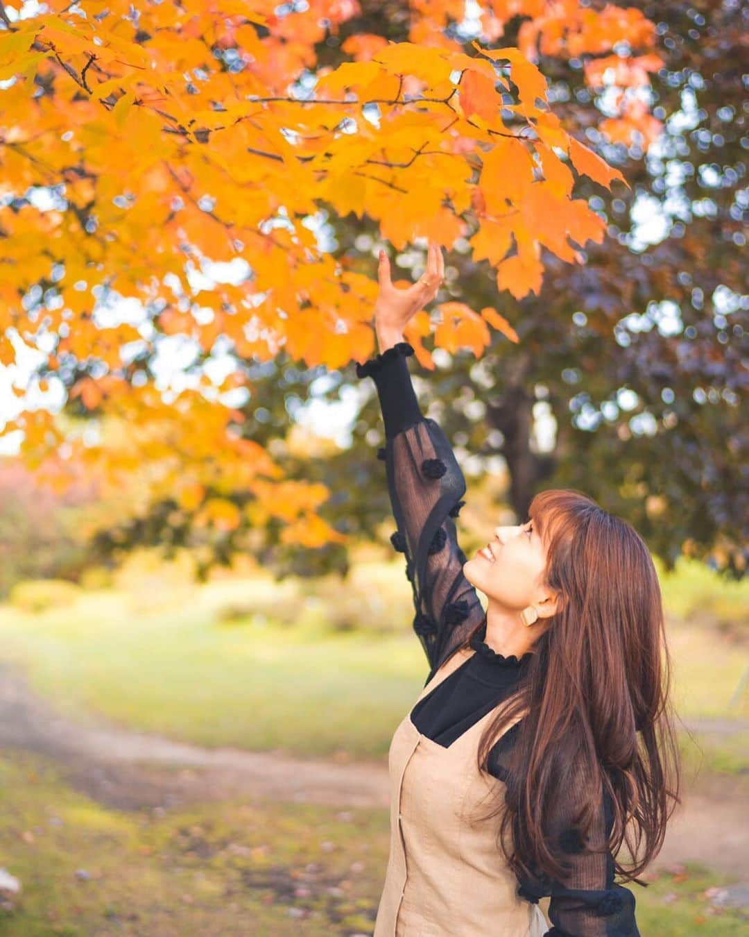 札幌テレビ「どさんこワイド朝」さんのインスタグラム写真 - (札幌テレビ「どさんこワイド朝」Instagram)「いま、まさに紅葉が見頃を迎えている 中島公園に行ってきましたー😊  美しい景色にうっとり❤️ 是非、皆さんも見に行ってみてください🍁 . . #雪虫がたくさん飛んでました #ここだけの話  #口の中に入ってしまいました #秋ですね   #中島公園 #紅葉 #紅葉狩り  #札幌テレビ #どさんこワイド朝 #大家彩香」10月26日 12時46分 - dosanko_asa