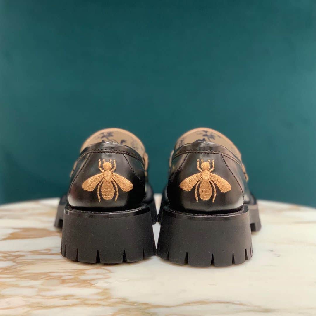 HANKYU.MODEさんのインスタグラム写真 - (HANKYU.MODEInstagram)「GUCCI AW COLLECTION At 4F Shoes Gallery #Hankyu #HANKYUMODE #umedahankyu #阪急うめだ本店 #うめだ阪急 #阪急百貨店 #osaka #umeda #mode #gucci #グッチ #シューズ #ローファー #ブーツ」10月26日 12時46分 - hankyumode