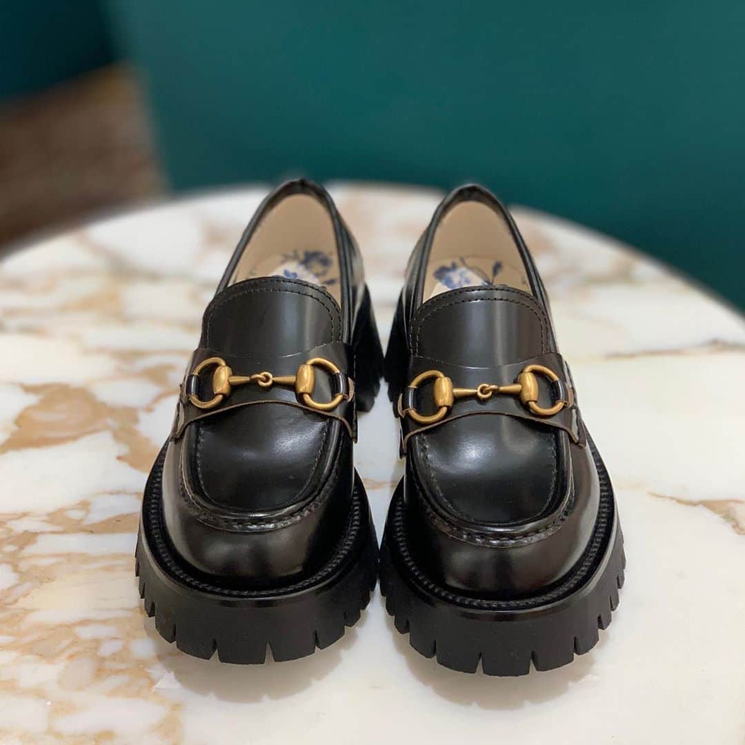 のインスタグラム：「GUCCI AW COLLECTION At 4F Shoes Gallery #Hankyu #HANKYUMODE #umedahankyu #阪急うめだ本店 #うめだ阪急 #阪急百貨店 #osaka #umeda #mode #gucci #グッチ #シューズ #ローファー #ブーツ」