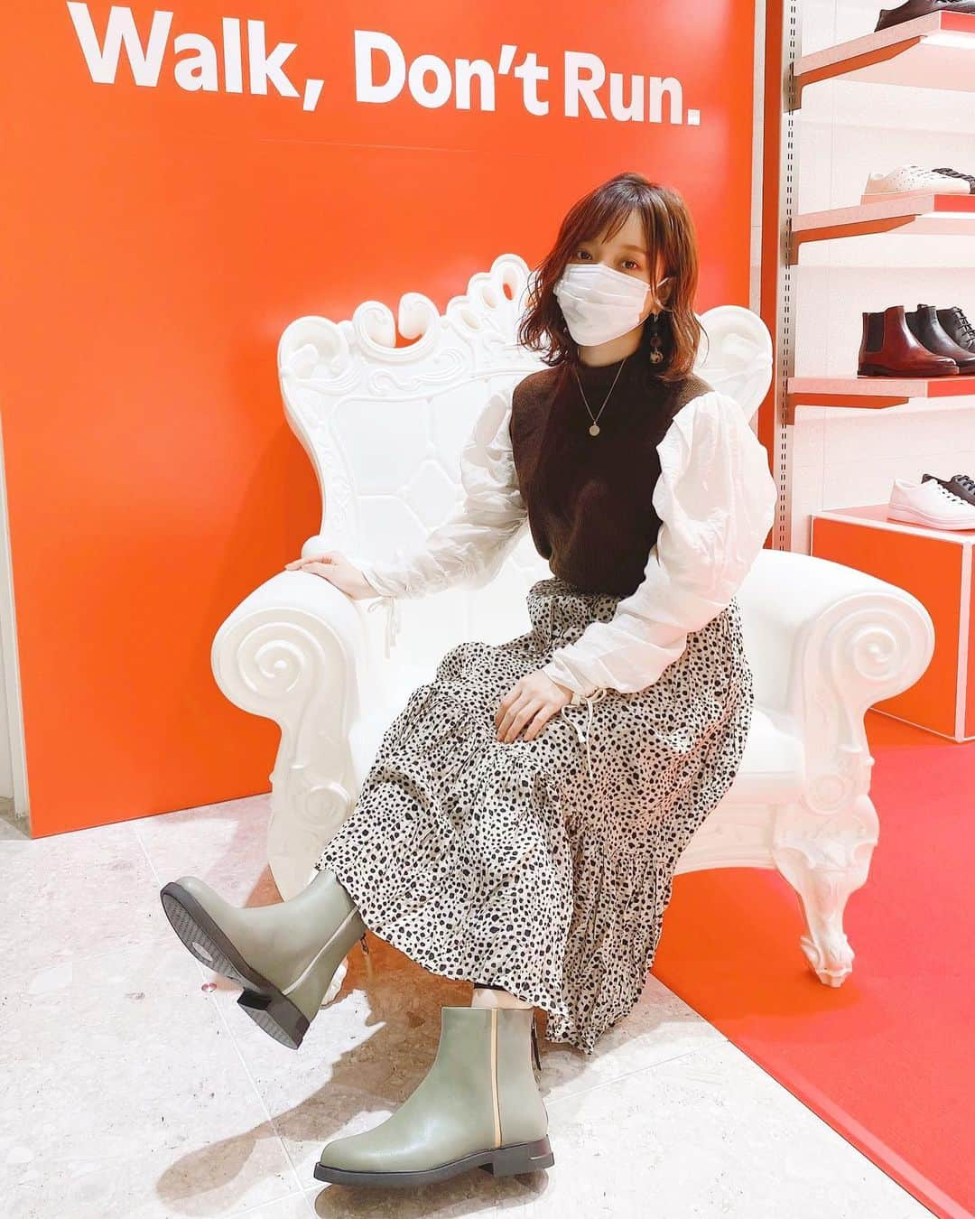 橘ひと美さんのインスタグラム写真 - (橘ひと美Instagram)「先日 @camper_japan の期間限定ポップアップにお邪魔してきました！！！ ・ 左右非対称のデザインの靴がたくさんあってめちゃくちゃ可愛かったし デザイン性だけじゃなくて履き心地とか軽さもすごくて感動した🥺❤️ ・ 全部可愛すぎたんだけど、その中でも特に可愛くて気に入った靴を何足か履かせていただきました！ ・ 【開催場所】 渋谷スクランブルスクエア 5F 10/28まで開催 ・ ラゾーナ川崎 Plaza West 2F 11/19まで開催 ・ #カンペール #camperjapan」10月26日 13時05分 - h1t0mi_0210