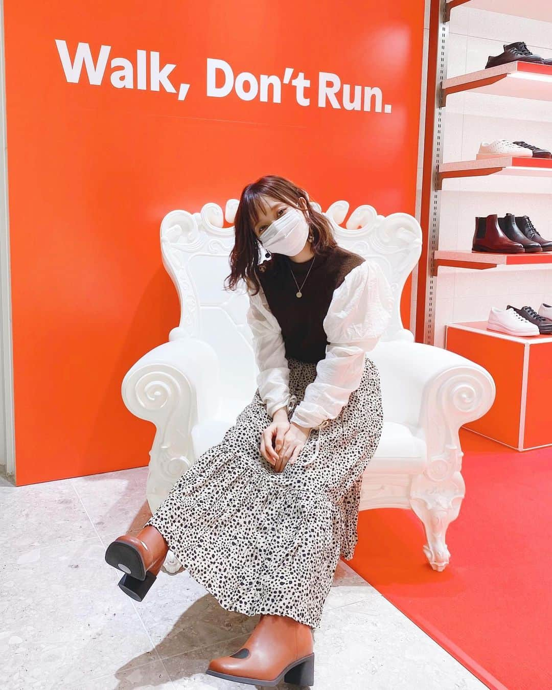 橘ひと美さんのインスタグラム写真 - (橘ひと美Instagram)「先日 @camper_japan の期間限定ポップアップにお邪魔してきました！！！ ・ 左右非対称のデザインの靴がたくさんあってめちゃくちゃ可愛かったし デザイン性だけじゃなくて履き心地とか軽さもすごくて感動した🥺❤️ ・ 全部可愛すぎたんだけど、その中でも特に可愛くて気に入った靴を何足か履かせていただきました！ ・ 【開催場所】 渋谷スクランブルスクエア 5F 10/28まで開催 ・ ラゾーナ川崎 Plaza West 2F 11/19まで開催 ・ #カンペール #camperjapan」10月26日 13時05分 - h1t0mi_0210