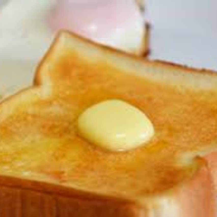 宇月田麻裕さんのインスタグラム写真 - (宇月田麻裕Instagram)「FM NACK5今日のラッキーフード占い！ 仕事運をUPさせてくれるのは、バター。 バターがメインの料理なら何でもOKだけど、今日は、シンプルにバタートースト。とくに、プレゼンや面接に有効。相手を「バター」と倒せるくらいのパフォーマンスができそう。  #美味しい物を食べて運気UP  #ラッキーランチ　#ラッキーフード　#fmnack5　#スマイルサミット　#mahiroutsukita #宇月田麻裕　#開運食べ物 #パワーフード　  #開運フード  FM NACK5 「Smile SUMMIT」　　美味しい物を食べて運気UP!　開運研究家　ウツキタマヒロの「Lucky Lunch」  月曜～木曜　11時ころオンエアー￼  陰陽五行(ｲﾝﾖｳｺﾞｷﾞｮｳ)による今日のあなたのラッキーフードは？  ランチで食べられなかったあなたは、ディナーでもOK！  (アレルギーの人は食べたらだめよ(^-^;)  よかったら、聴いてみてくださいね💛📻」10月26日 13時26分 - mahiro_utsukita