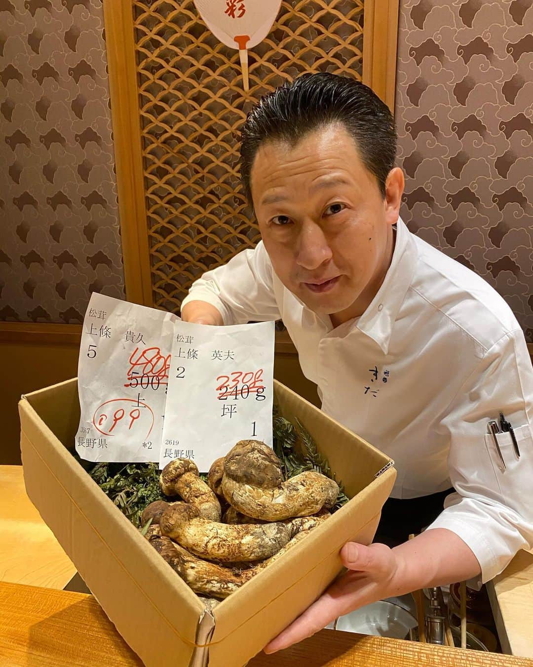 YU-RIさんのインスタグラム写真 - (YU-RIInstagram)「食べログっぽい投稿🍽 少し前に行った京都ごはん💓 祇園のきださん🧚‍♀️  ミシュラン⭐ ▶️食べログ3.86 TOP1000✨  美味しかった〜♡ きださんもとても面白い人で✨ ホスピタリティがすごい💕  鮑のフリットと鱧ユッケが 絶品でした‧⁺◟( ᵒ̴̶̷̥́ ·̫ ᵒ̴̶̷̣̥̀ )♡♡   #関西 #祇園 #京都 #祇園きだ #割烹 #懐石料理 #グルメ #祇園グルメ #京都グルメ #グルメ好きな人と繋がりたい #グルメスタグラム #グルメ女子 #食べログ高評価 #食べログ3点5以上 #ミシュラン一つ星 #京都ごはん #あわび #鱧 #鮑 #松茸 #雲丹 #いくら #キャビア #穴子 #戻り鰹 #鮎 #夏懐石 #ふかひれ #秋の味覚」10月26日 13時27分 - yu_uri.12