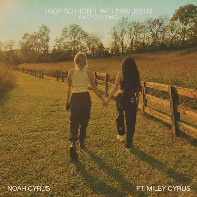 ビリー・レイ・サイラスのインスタグラム：「Check this out. That blend is undeniable. The song is a smash. Couldn’t get it out of my head from the first time I heard it. @noahcyrus @mileycyrus」