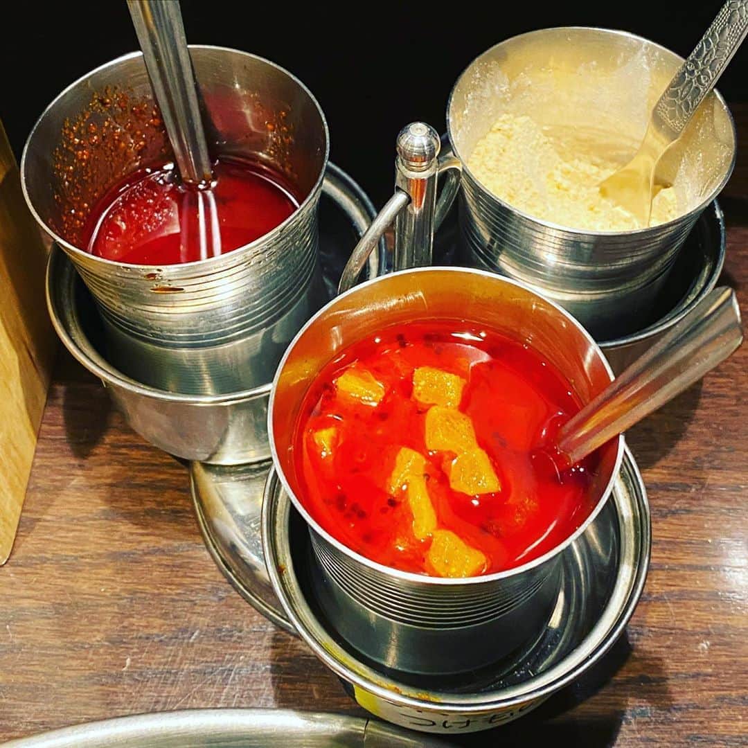 松尾貴史さんのインスタグラム写真 - (松尾貴史Instagram)「紀尾井町の「エリック・サウス」で、4種選べるランチセット。 1、4、7、8番にしました。  #curry #咖哩 #カレー #spice #スパイス #南インドカレー」10月26日 13時38分 - kitsch.matsuo