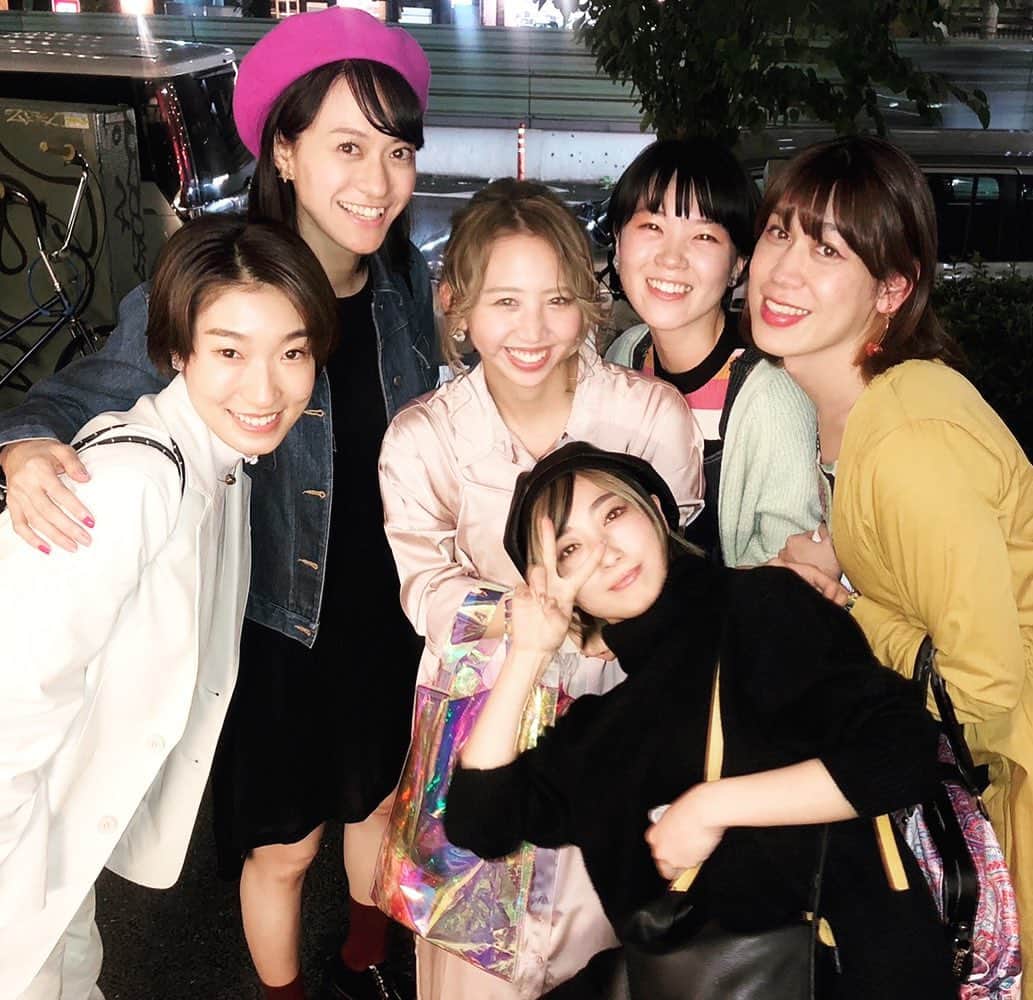 小板奈央美のインスタグラム：「みんな、各々のフィールドで、 目一杯生きてるよ。 ・ ・ ・ 何事にも愛を持って接し、 常に全力で突き進んで戦ってきた人達。 私の無いものを沢山持っている尊敬する仲間です☺︎ ・ ・ 相変わらずのストイックな人達に久々会って、 とっっってもパワーもらいました❗️ ありがとう🙏✨ ・ #演劇仲間」