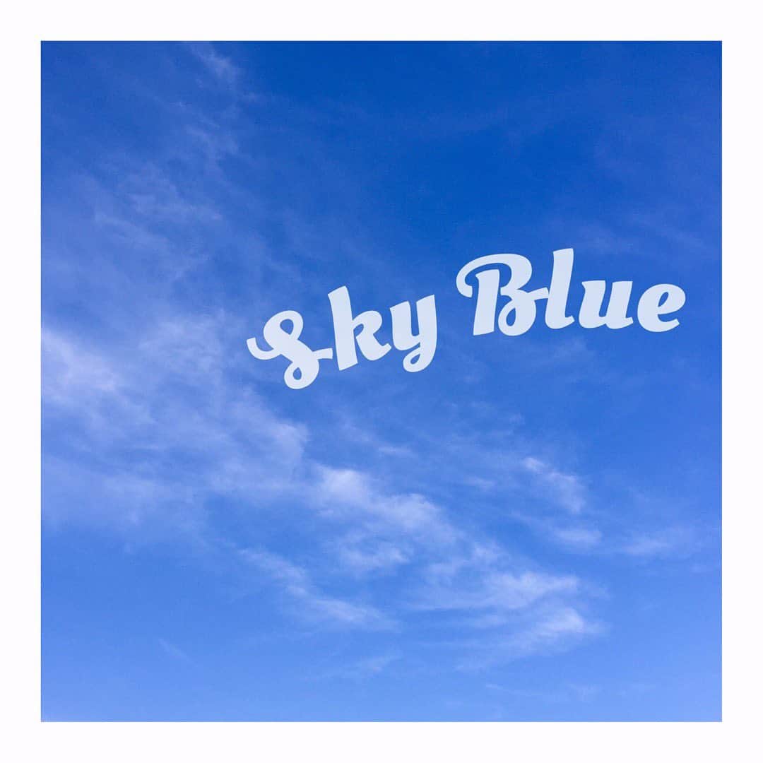杜野まこさんのインスタグラム写真 - (杜野まこInstagram)「#SkyBlue 10/28(水)配信決定‼️✨ 作詞 #朝倉路 作曲 #渡部チェル ギター #坂本光久 コーラス #くゆり  私の大大大好きな皆さんに甘えてしまいました。 最高のプレゼントを頂きました。 とても爽やかでキラキラ楽し気で気持ちのいい #杜野まこのキャラソン  朝倉路さんに私の人生とみなさんとの思い出さらけ出し言葉つむいでもらいました。  今よりちょっと笑顔になれる 今よりちょっと前を向ける そんな清々しいパワーを 受け取って下さい！！！  #iTunes #amazonmusic #Spotify #レコチョク などなど……☆彡」10月26日 23時10分 - makomorino