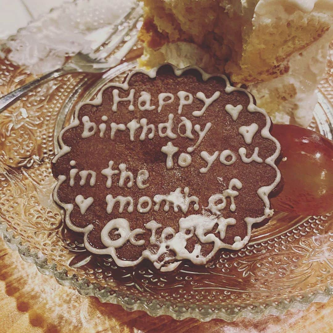 内田有理のインスタグラム：「#happybirthday 遅くなりましたが、無事誕生日を迎える事が出来ました！支えてくれた家族や周りの方達に感謝です️✨️✨ 全員10月生まれの全員主役の誕生日会、すごく楽しかった！の図🥰 . そして、めちゃすごいTikTokのバスケットボール回す子いました！✨🏀@pafo_king #パフォキング　見てみてください‼️#bjリーグ　#香川ファイブアローズ　#basketball #baloncesto #felizcumpleaños #香川県」