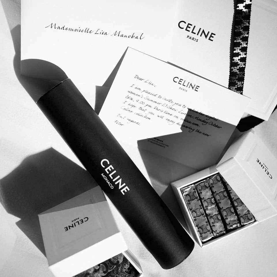 リサさんのインスタグラム写真 - (リサInstagram)「#광고 #CELINEBYHEDISLIMANE  What a lovely invitation❤️  Thank you @hedislimane @CELINE」10月26日 23時29分 - lalalalisa_m