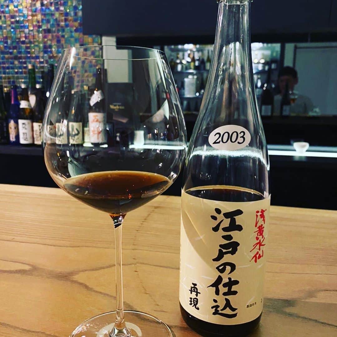 宮田麺児のインスタグラム：「ようこそ　熟成日本酒の世界へ  #熟成酒 #古酒 #キャラメルの味 #焦したチョコレート #ビンテージ #達磨政宗 #達磨正宗干支ブレンド  #名古屋 #Elevage」