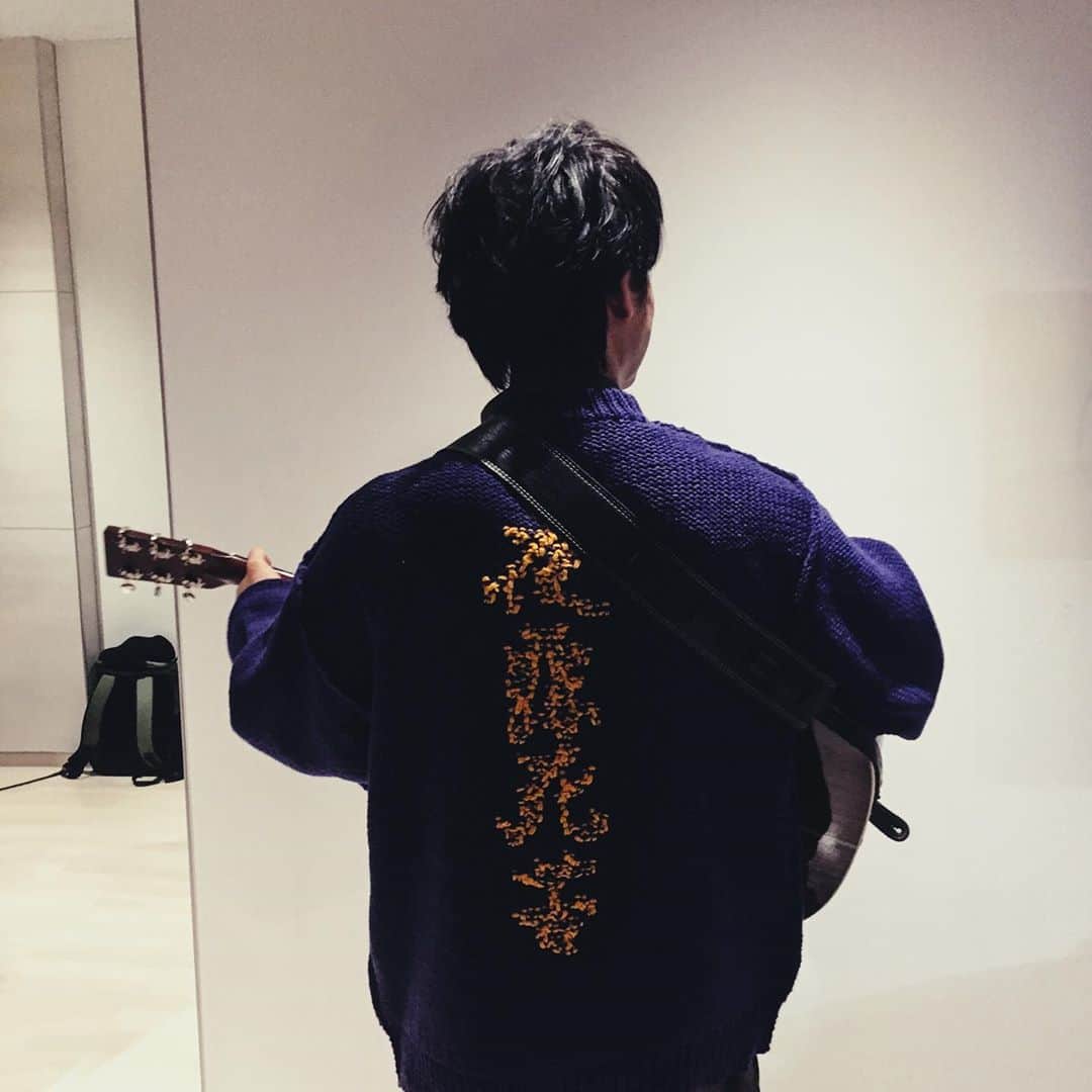 尾崎裕哉さんのインスタグラム写真 - (尾崎裕哉Instagram)「あいみょんカバーさせてもらいました。あざます。」10月26日 23時38分 - hiroya.ozaki