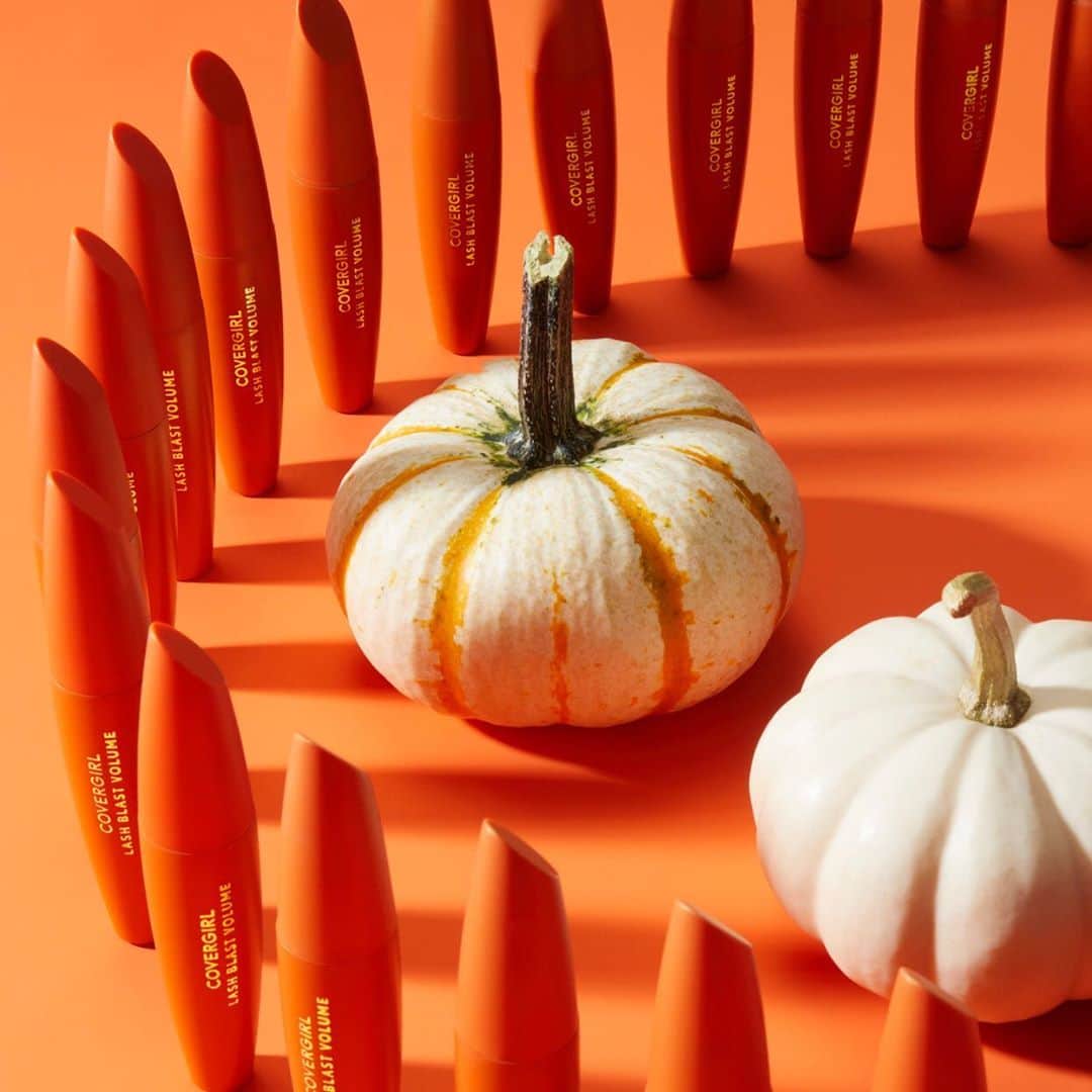 COVERGIRLさんのインスタグラム写真 - (COVERGIRLInstagram)「It's #NationalPumpkinDay! 🎃  We're celebrating this October staple with our favorite orange staple:🧡 #LashBlast Volume Mascara.  Get those lashes looking Easy Breezy BOO-tiful with this fan-favorite! #EasyBreezyBeautiful #COVERGIRLCrueltyFree #CrueltyFree」10月26日 23時39分 - covergirl