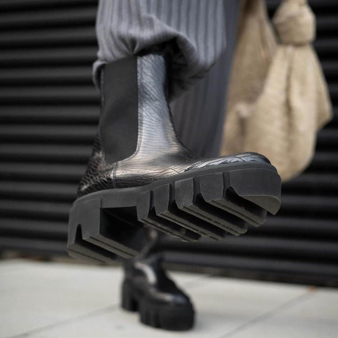 ケンネル&シュメンガーさんのインスタグラム写真 - (ケンネル&シュメンガーInstagram)「our ROOM boot is the perfect match for your autumn outfit 🔥 #kennelundschmenger #boots #chelseaboots #autumnoutfit #fallwinter #newcollection #outfitinspiration」10月26日 23時40分 - kennelundschmenger
