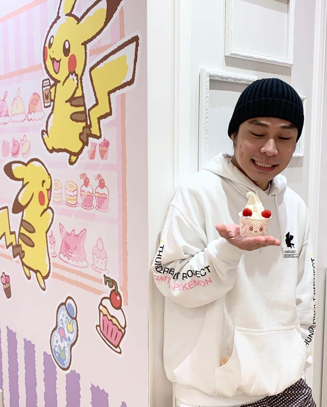 GO AKIMOTOさんのインスタグラム写真 - (GO AKIMOTOInstagram)「マホイップ尊い… Pikachu Sweetsはテイクアウトのみだから、Pokemon Cafeと違って予約なしで楽しめて◎」10月26日 23時48分 - go_akimoto