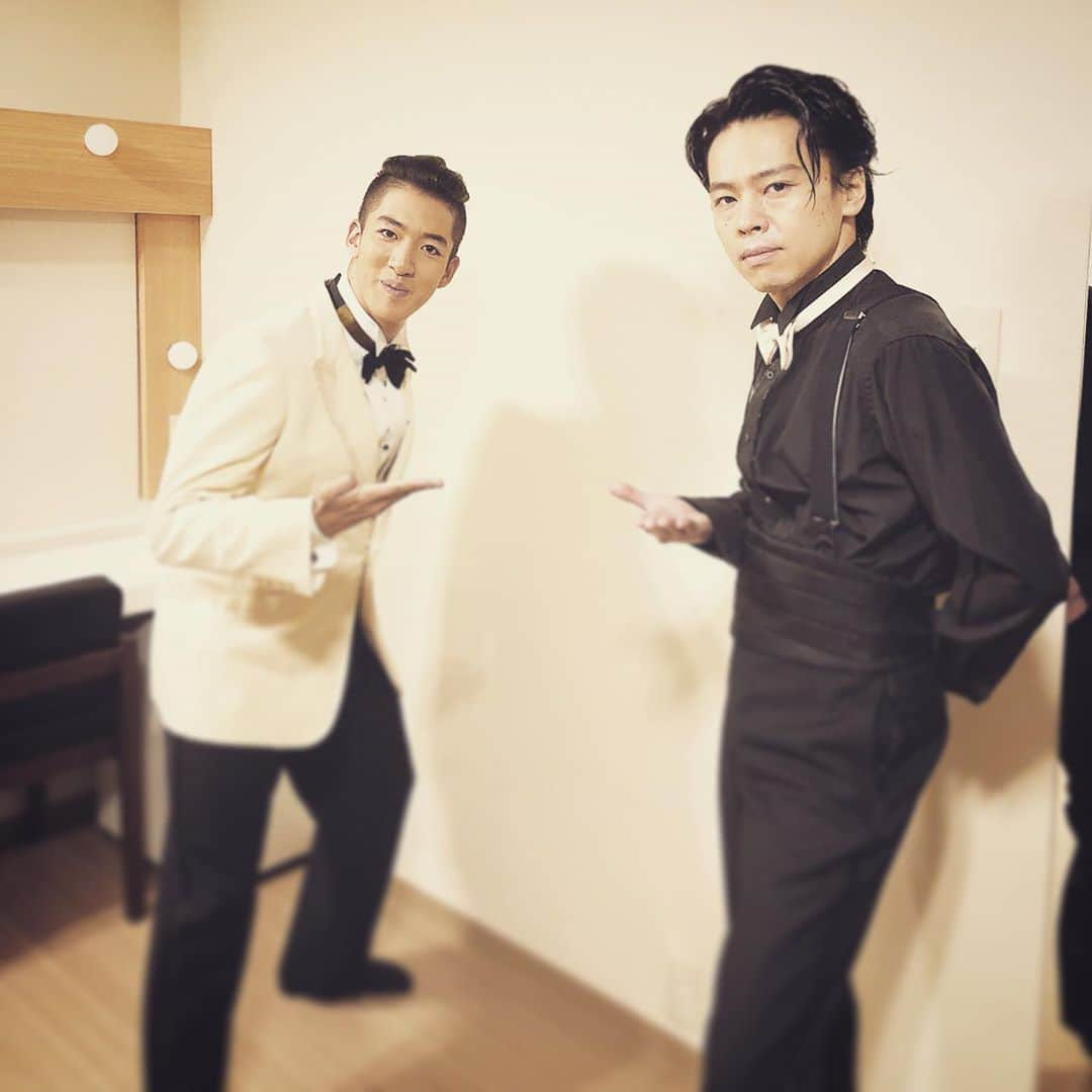 尾上右近さんのインスタグラム写真 - (尾上右近Instagram)「この度、Brand New Musical Concert 2020に出演させていただくことになりました！  ジャージーボーイズでご一緒させていただいた、中川晃教の兄貴、そして藤岡正明の兄貴とまた一緒に歌える喜びを噛み締めつつ、皆様に素敵なコンサートをお届けできるように頑張ります！！  ▼詳細はこちらです！  【公演名】Brand New Musical Concert 2020　ーextra editionー https://www.samonpromotion.com/event/2287/ 【日程】2020年11月29日（日）開場15時30分　開演16時30分 【会場】東京オペラシティ 【出演】中川晃教　加藤和樹　尾上右近　藤岡正明　他 【内　容】日本ミュージカル界を担うミュージカルスターたちがミュージカルナンバーと今年は心に残る名曲もお届けします。 【料金】S席12,000円 A席9,000円　B席6,000円（全席指定・税込）  ★10月31日(土)より一般発売開始！  #BrandNewMusicalConcert #中川晃教 #藤岡正明 #加藤和樹 #尾上右近 #ミュージカルコンサート #何を歌うかはお楽しみに！」10月26日 23時48分 - ukon_onoe.eiju_dayu.kenx2