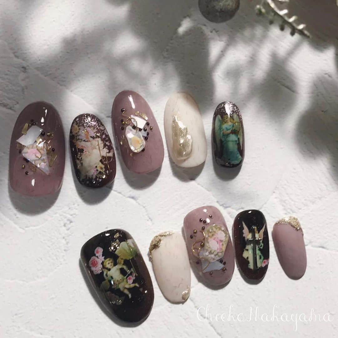 なかやまちえこのインスタグラム：「こちらもキューピットエンジェルホイル👼🕊⠀ ⠀ #nail #nails #nailart #ネイル #美甲 #ネイルアート  #japanesenailart #manucure #japanesenails #manicurist #gelnails #أظافر #네일아트 #미용 #vẽmóng #ngườiđẹp  #เพ้นท์เล็บ #искусствоногтя #artedeuñas #เพ้นท์เล็บเจล #ジェルネイルデザイン #ネイルデザイン #senikuku #nagelkunst #アンティークネイル #antiquenails #エンジェルネイル #キューピットネイル @pregelofficial @kimagure_cat_whim @bettygel_official @prexyofficial」
