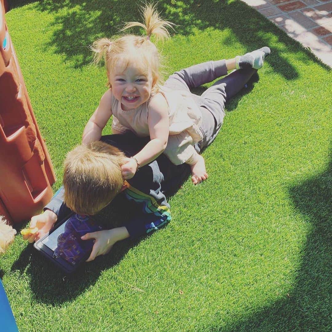 E! Onlineさんのインスタグラム写真 - (E! OnlineInstagram)「Getting emotional thinking about how good of a brother Luca has been to Banks, and how good they'll both be to Hilary Duff and Matthew Koma's baby, because... Why not. ❤️(📷: Instagram)」10月27日 0時03分 - enews