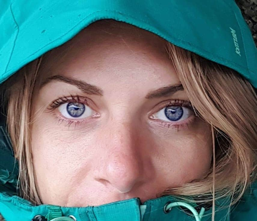 カタリーナ・ザーヴァインさんのインスタグラム写真 - (カタリーナ・ザーヴァインInstagram)「Sitting out the rain, sometimes is part of the game...  @marmot_mountain_europe  #climbing #badweather #rainydays」10月27日 0時04分 - katha_saurwein