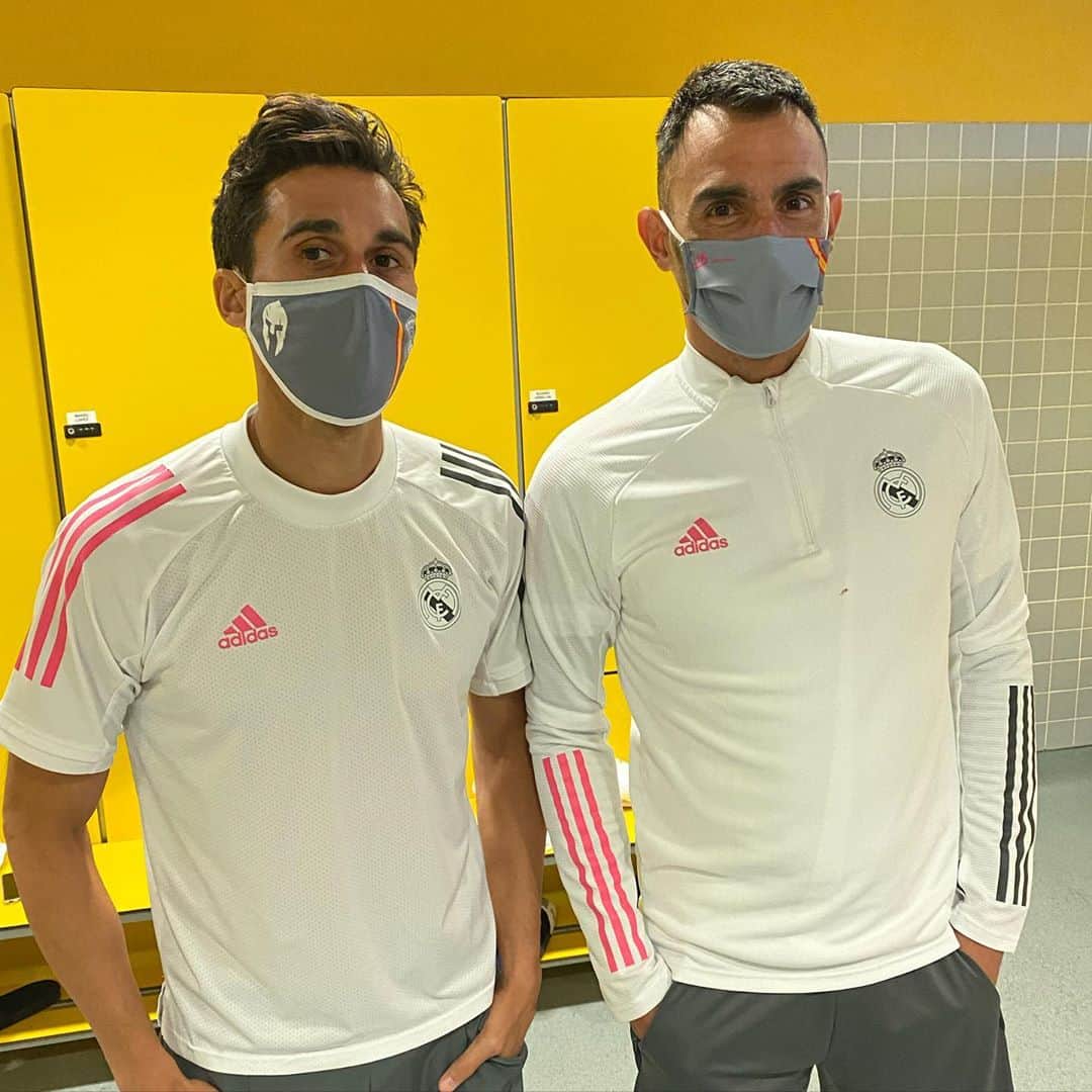 ジョルディ・コディーナのインスタグラム：「Queréis vuestras mascarillas personalizadas como la mía? En @charmemarket hacen mascarillas personalizadas con este y otros modelos, un mínimo de 20 mascarillas a 5€ por mascarilla, podéis hablarles por Instagram y consultarles sin compromiso alguno!」