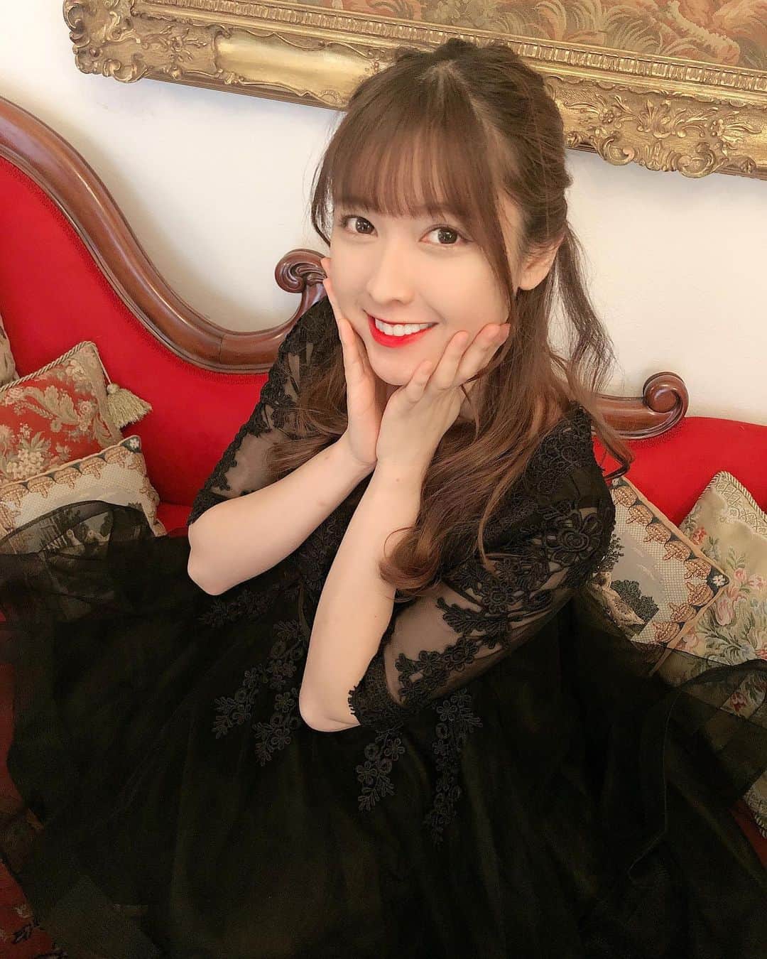 のインスタグラム：「. あっという間に終わっちゃったけど生誕祭もお誕生日当日もみんなにお祝いしてもらえてほんっとうに幸せでした🥰 特典の生写真用に撮影した写真もやっと載せられるのでまたインスタ更新するねぇ〜！ 22歳の小池れいもよろしくお願いします😚💜」