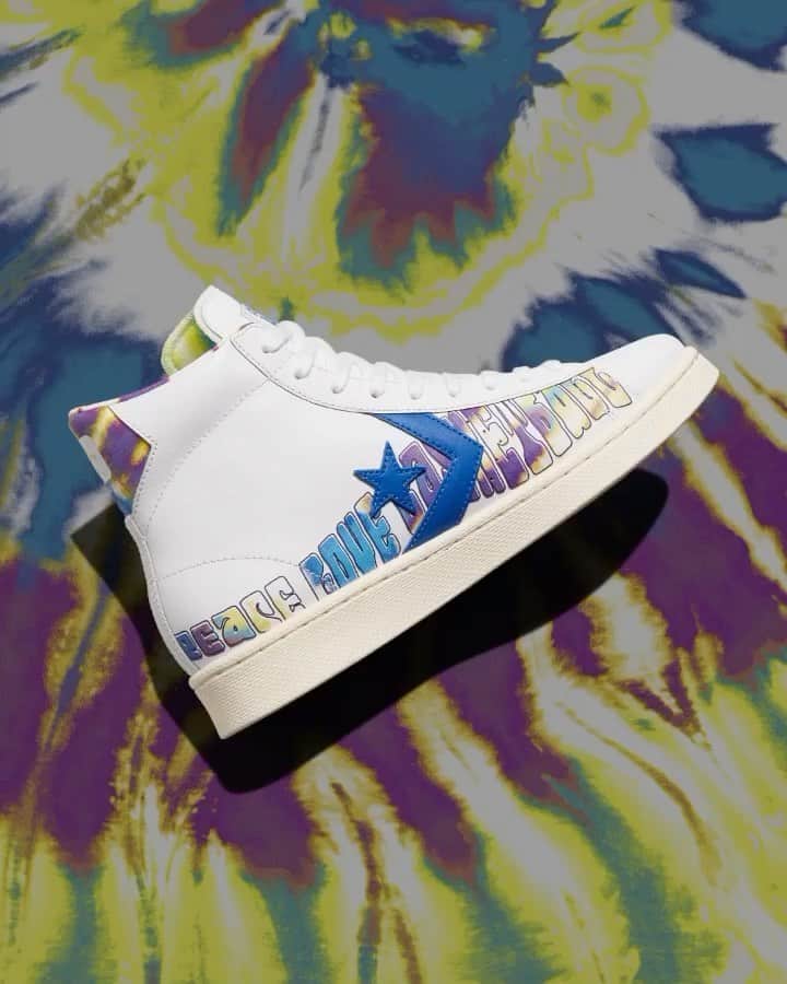 converseのインスタグラム：「The Peace Love Basketball Collection in collaboration with @nike—featuring the Pro Leather and Chuck 70—is inspired by the Summer of Love in 1967 San Francisco.   The blue and gold execution celebrates the Bay Area’s newest sports franchise during that time, while the more psychedelic colors and artistic graphics nod to the free-spirited nature of the peace movement.   Available now on Converse.com.」