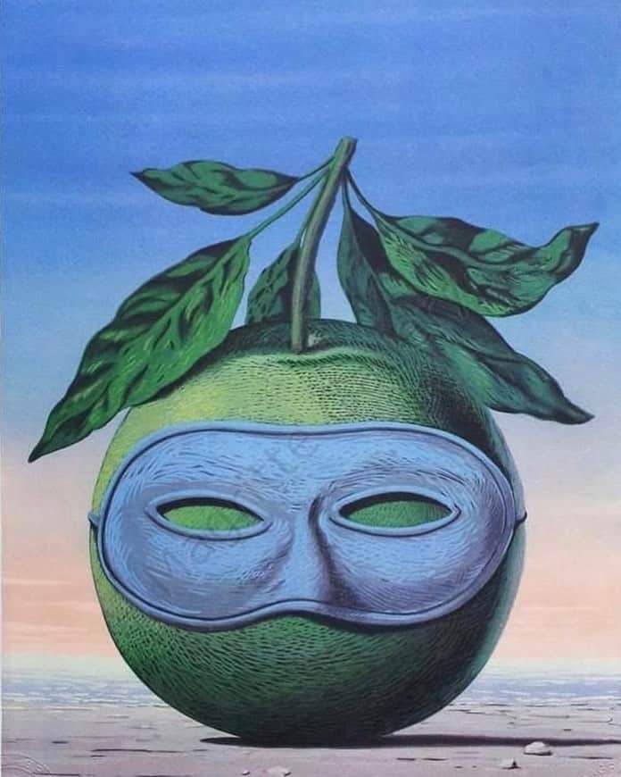 フラヴィア・ルチーニのインスタグラム：「To all my friends in NY 🍏 wear your 😷 and #VOTE for #change please. #magritte #votehimout #voto #voteblue」