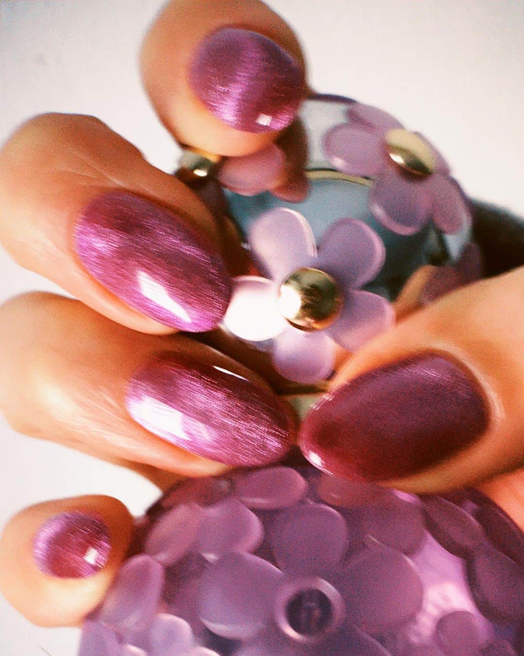 IVANさんのインスタグラム写真 - (IVANInstagram)「💜🔮🦄🧞‍♀️💅🏻🧲💜  Lavender color × Magnetic Nails ♥  ずっとしたかったラベンダーなお色をマグネットで♡  #newnail#magneticnails#love#purple#lavendercolor」10月26日 15時45分 - fresanaca