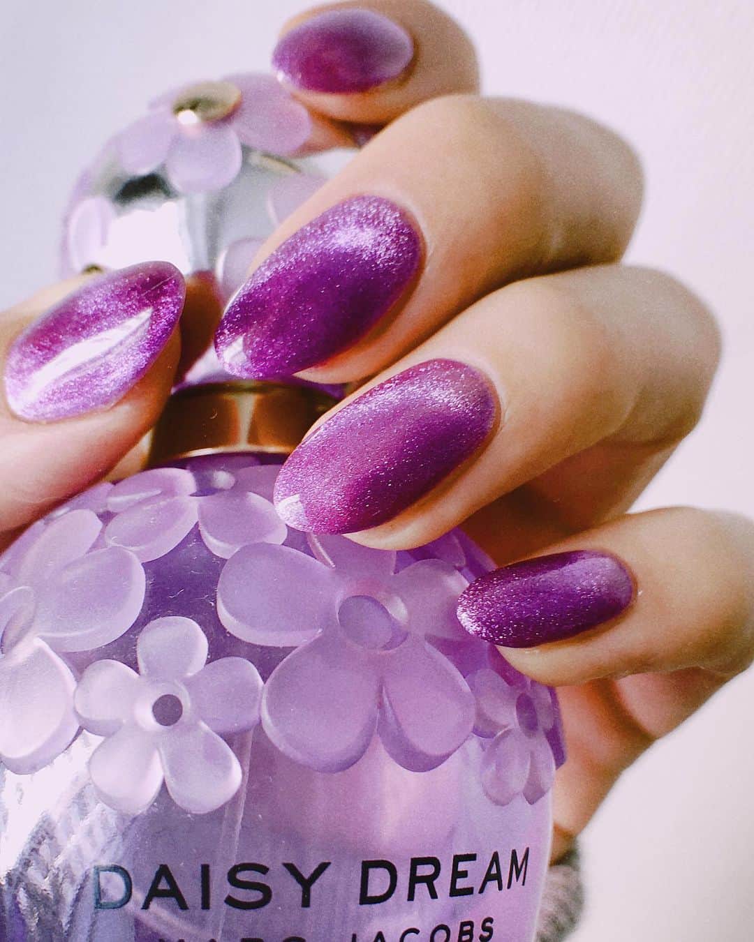 IVANさんのインスタグラム写真 - (IVANInstagram)「💜🔮🦄🧞‍♀️💅🏻🧲💜  Lavender color × Magnetic Nails ♥  ずっとしたかったラベンダーなお色をマグネットで♡  #newnail#magneticnails#love#purple#lavendercolor」10月26日 15時45分 - fresanaca