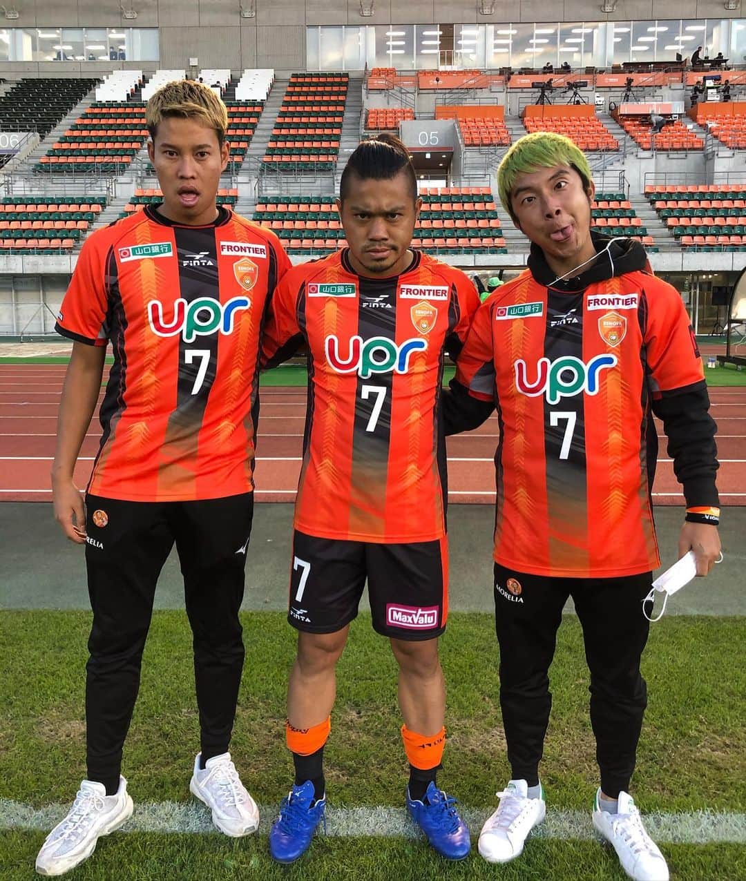 マキヒカのインスタグラム：「#Jリーガーで1番面白い人 #田中パウロ淳一 #僕らの目の前で点とった #かっこいい #パウロ君が山口県の子供達30人ほど試合に招待してた #その子供たちの前で点とってた #かっこいい #キッカー奪ってPKで点とってた #カッコ面白い #レノファ山口　#レノファ　#山口県」