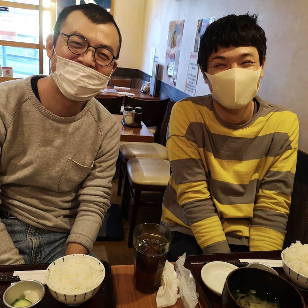 なだぎ武さんのインスタグラム写真 - (なだぎ武Instagram)「奇面組の稽古始まりました。 本読みの段階で、こりゃ熱量も面白さも激しくなるなー…と予感出来る。 また熱きギャグ漫画の世界が始まる😄 終わりでもう中とジョイマン高ちゃんと餃子！  #ハイスクール奇面組3  #もう中学生  #ジョイマン高木  #餃子部自主練  #ありがとう餃子います」10月26日 15時54分 - nadagigigi
