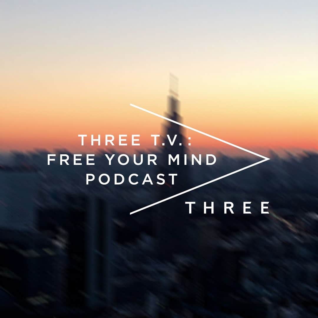 のインスタグラム：「・ ＜”FREE YOUR MIND" PODCAST Vol.2＞ 「CONFIDENCEはどこから生まれる？」  第２回は、THREE のグラフィックデザインを手掛けるアートディレクターの関田 森彦さん、畔柳 仁昭さんをゲストに迎え、“CONFIDENCE＝自信”をどのように築いてきたのかなど、自身の経験をもとに語っていただきます。  自らの経験が人生に与える自信。 自分のビジョンを信じて、未知へと立ち向かう強さ。 自分をふと見つめるきっかけになることを願って。 ・ http://t.ly/ASoK  #threecosmetics #WORLDCITIZEN #podcast」