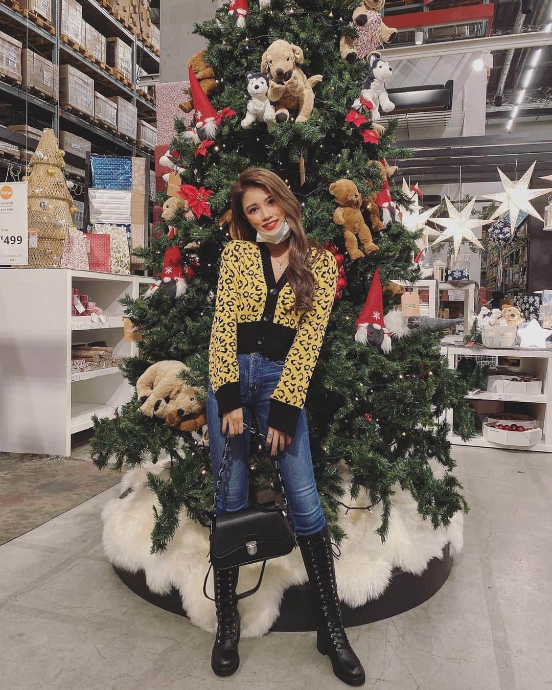 ILYのインスタグラム：「もう今年も残り約2ヶ月🔥 . 冬は沢山スノーボードいくよ！！！😏」