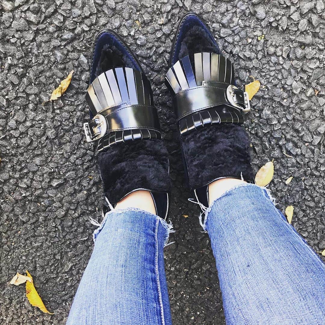 小西ゆりなさんのインスタグラム写真 - (小西ゆりなInstagram)「TOGAのブーツ初下ろし🥾💕 秋はワクワクしちゃう♡ #ママコーデ #靴好きな人と繋がりたい #shoes #fashionstyle #fashion #toga #boots #ショートブーツ #男の子ママ #秋ファッション　#トーガ #トーガプルラ　#denim #denimstyle」10月26日 16時35分 - yurina_konishi
