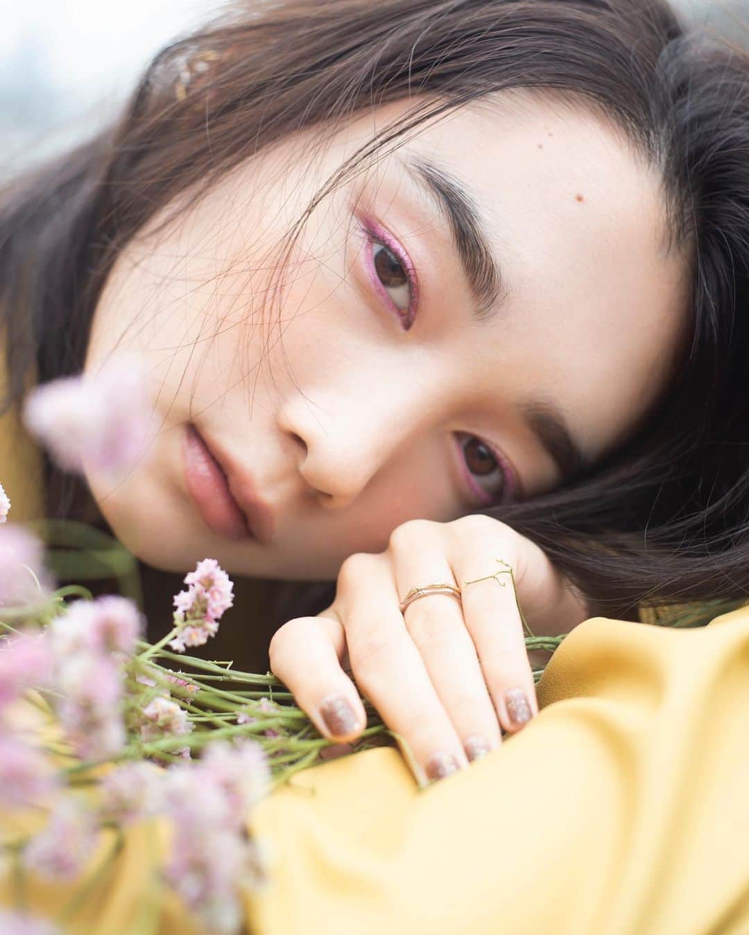 花盛友里のインスタグラム：「Shooting for @bitekicom  ともえさんメイク♡ 早速このピンクメイクを次の日に真似したんだー！かわゆい！」