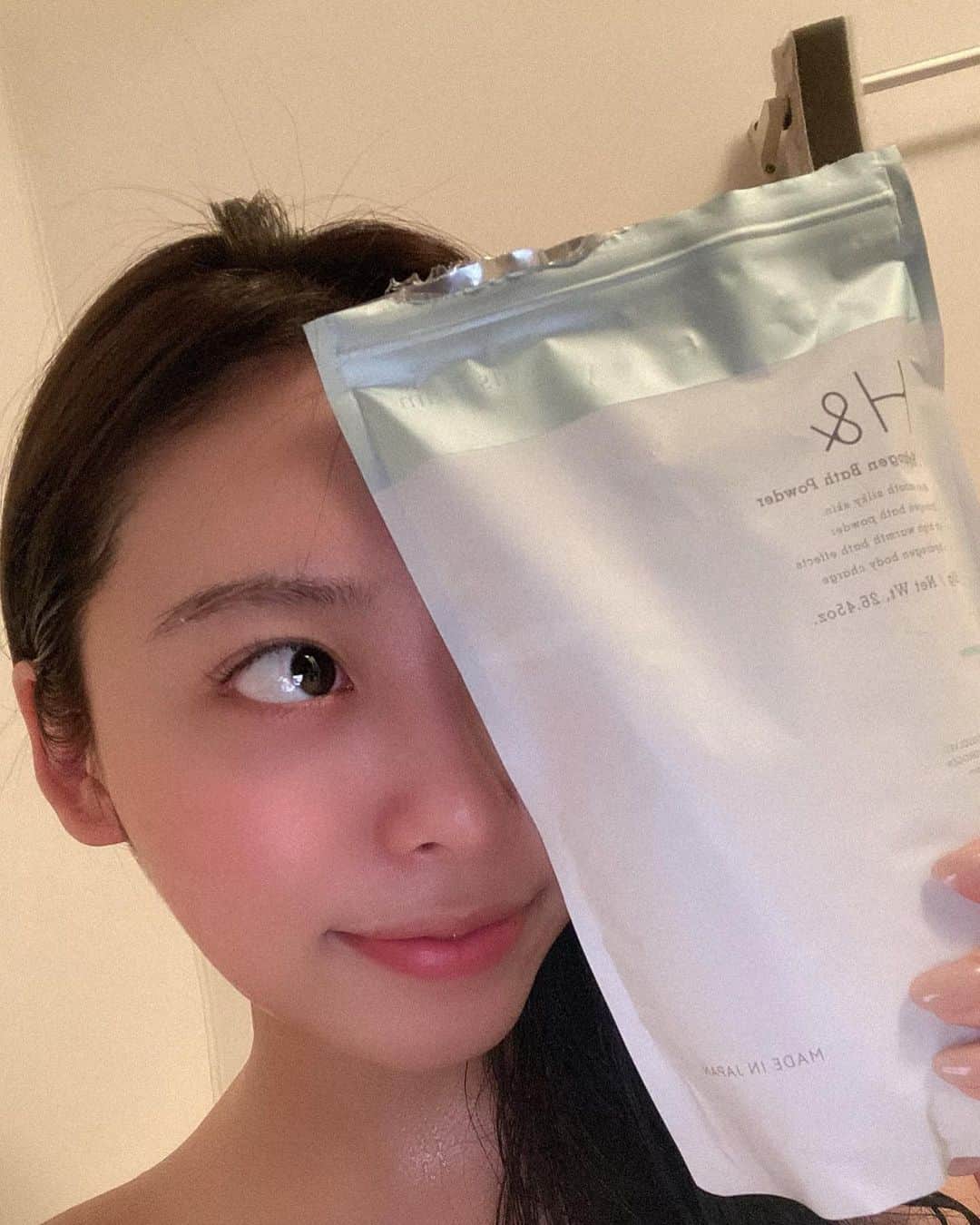 のインスタグラム：「美容がすきな人は 大概入浴時に色々入れるよなあ👶 私も美容大好きだから 水素入浴剤にチャレンジしてみた✌️シュワシュワ〜🛁お肌もちもちなりますようにっ🙇‍♀️💗 #h& #アッシュアンド　#水素水入浴剤　#水素美容　#水素水　#水素　#お風呂　#半身浴 #美容　#美容好きな人と繋がりたい」
