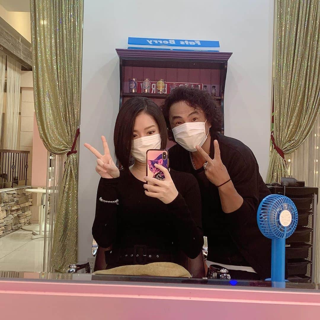 のインスタグラム：「4ヶ月振りのヘアメンテDAY。前は半年以上放置していたのでちょっと成長。笑 今日もビシっと前下がりに整えていただきました。気持ち良い！ #ヘアメンテ #Fatsberry #谷やん #ヘッドスパ #ヘアカット」
