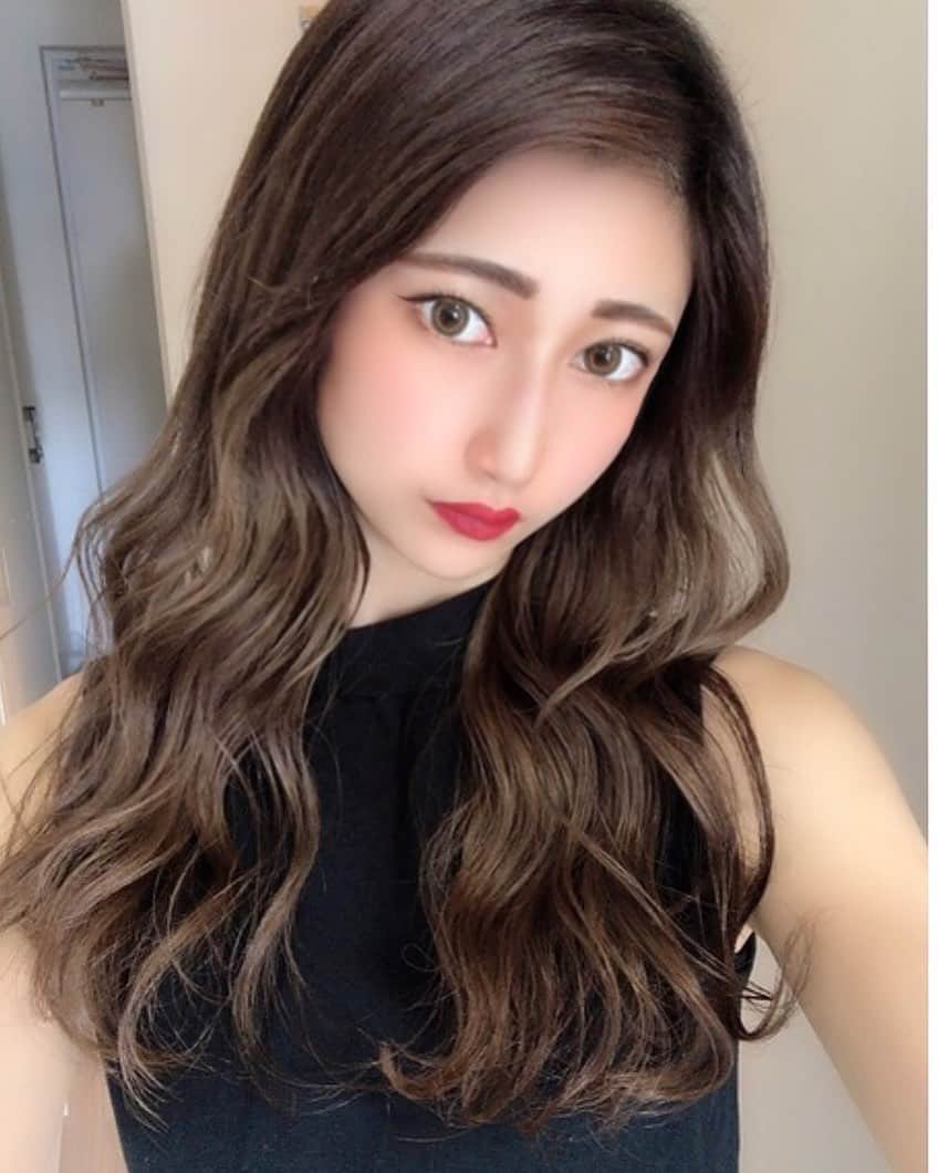 華小町のインスタグラム：「ゆかさん😍  皆様お仕事お疲れ様です❣ 22時迄に2名様以上でのご来店でキープボトルを1本サービスさせて戴きます😤‼️ この機会にぜひ京美人とはんなりと遊んでみてはいかがでしょうか🥺✨  当店ではコロナ対策として下記の内容を徹底して営業させていただいております。  ❣️お客様・従業員の体温チェック ❣️手指の消毒 ❣️従業員のマスクの着用 ❣️テーブルやソファの除菌・消毒 ❣️テーブル間隔を空けてのご案内 ❣️次亜塩素酸水での空間除菌 ❣️マスク、フェイスシールドの無料提供 ❣️お手洗いの定期消毒 ❣️店内清掃の徹底  当店は最善の注意を払って営業しております‼️  当店ではスタッフ、ホステスさんの募集をしております‼️‼️ 少しでも気になったり、ご興味がございましたらお気軽にDM又はお電話でお問い合わせください😍 TEL075-551-8750  #華小町 #カイザー #カイザーグループ #kaiser #キャバクラ #祇園キャバクラ #キャバ嬢 #ニュークラブ #夜職 #お水 #京都 #祇園 #錦 #国分町 #中洲 #六本木 #歌舞伎町 #北新地 #東京 #大阪 #名古屋 #福岡 #銀座 #モデル #美人 #美女図鑑  #likeforlikes #liketime」