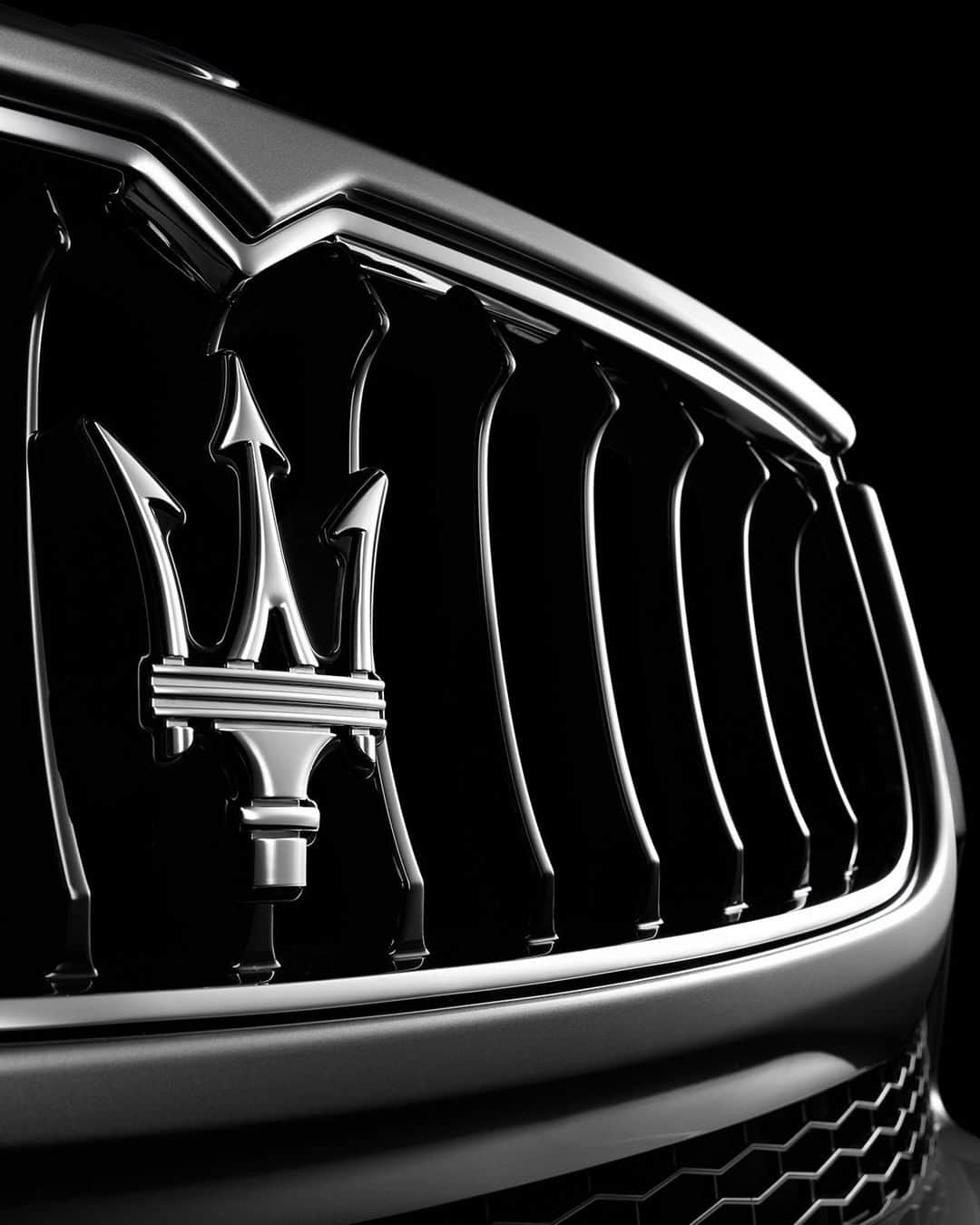 Maserati Japan | マセラティ ジャパンのインスタグラム：「クラフトマンの技術、ディテールへの緻密なこだわりが融合しあい、常に変わらぬ興奮や刺激を提供すること。それこそが、すべてのマセラティに課せられた“使命”なのかもしれません。  マセラティ公式サイトはこちら https://www.maserati.com/jp/ja  #Maserati #マセラティ  #MaseratiJapan #マセラティジャパン」