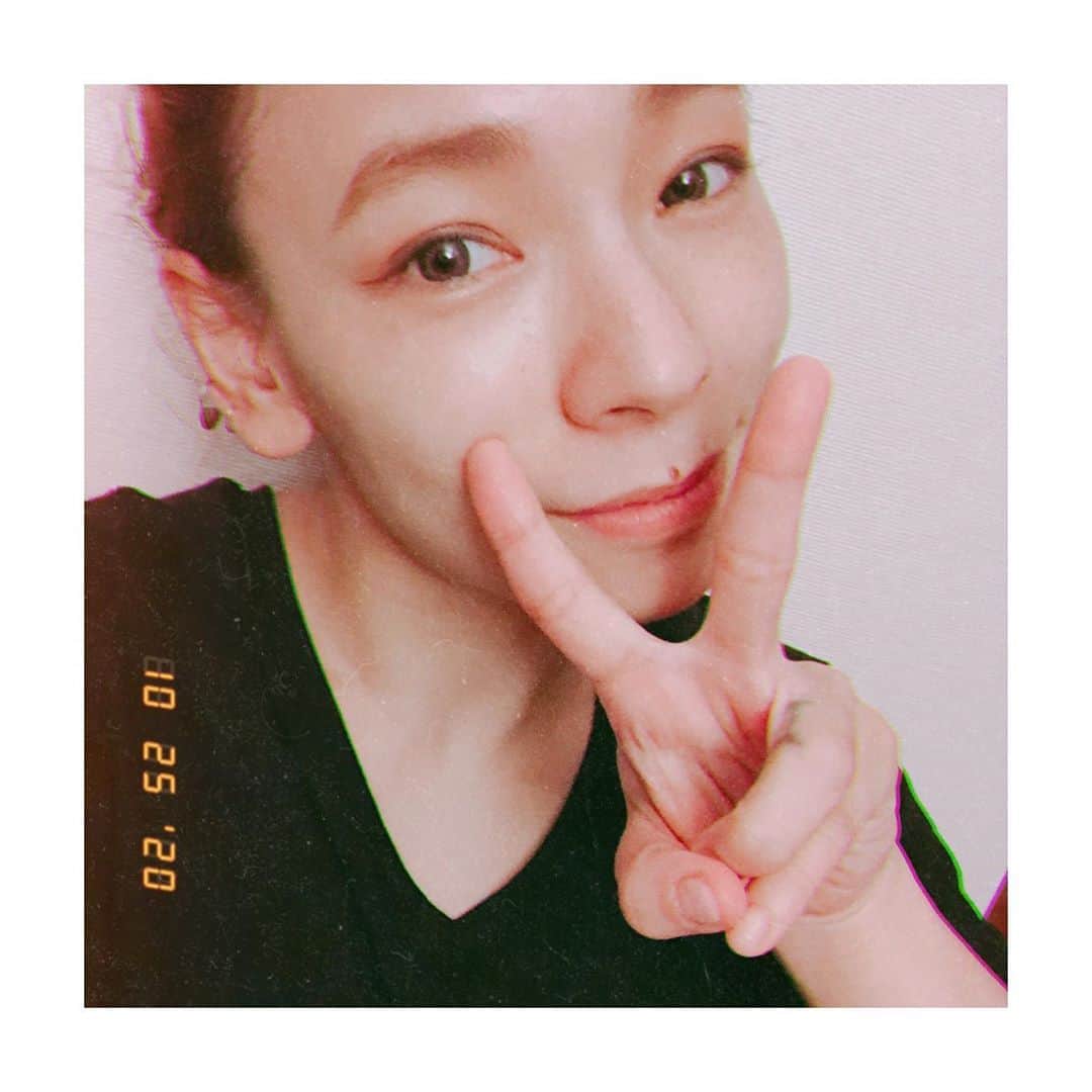 MIKUさんのインスタグラム写真 - (MIKUInstagram)「2020.10.25 私、無事に34歳になりましたぁ♏️♏️♏️  たくさんのお祝いメッセージやプレゼント🥺 みなさま、本当に本当にありがとうございます♥️♥️♥️ いいお天気の中、 大好きなお寿司たべて、 クレープ食べて、 ケーキいただいて、、、 プレゼントもたっくさんで もう幸せすぎて、、、🥺🥺🥺  今、私は新しいスキルの学びの時。 なかなかすぐ結果には繋がらないけど焦らず…🧐  これから続く自分の道をしっかり進んでいけるように。  いつも私を支えてくれる方々への感謝の気持ちは絶対に忘れずに。  大切な人たちや大好きなこと、ものを思いっきり大好きでい続けて、大切にできるように。  日々精進していきますので、 これからもみなさま、 MIKUをどうぞよろしくお願いします♏️  #thankyou #私らしく」10月26日 17時10分 - miku39_ya