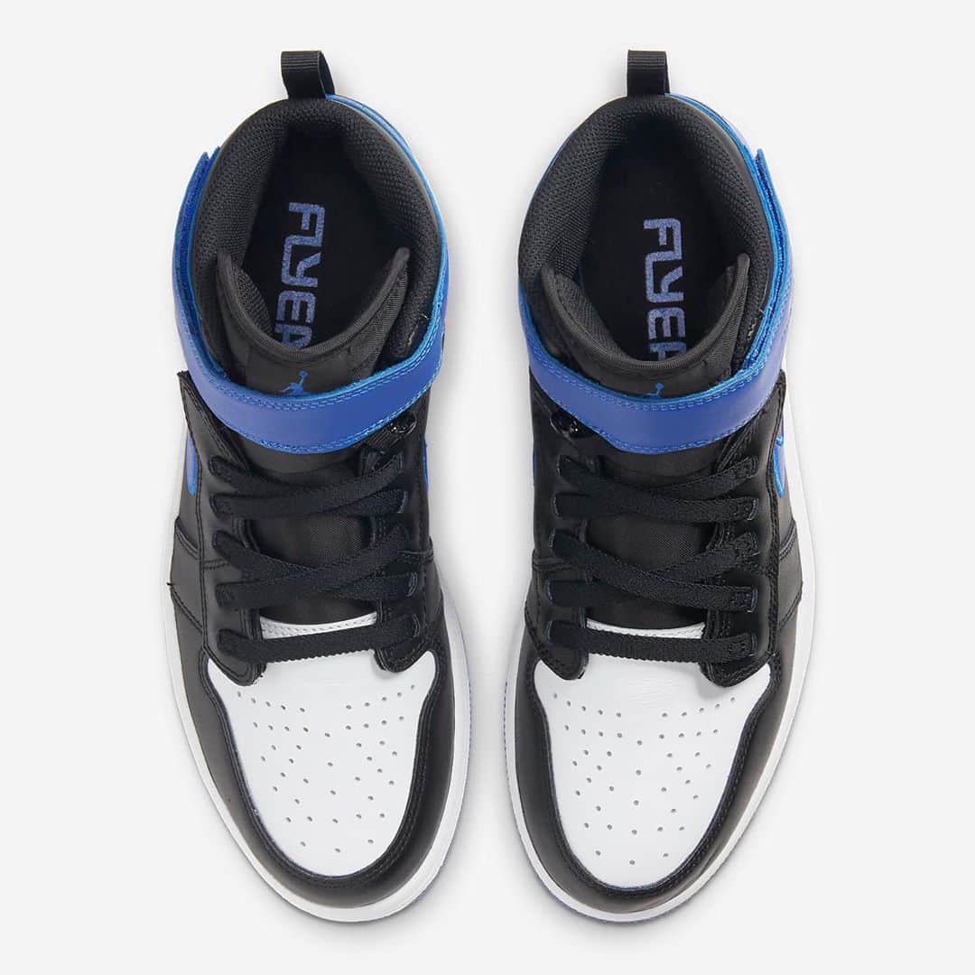 HYPEBEASTさんのインスタグラム写真 - (HYPEBEASTInstagram)「@hypebeastkicks: @jumpman23 has unveiled an Air Jordan 1 FlyEase in a new “Hyper Royal” colorway. The shoe features an upper built entirely of leather with the black midfoot, collar, and mudguard overlaid by blue heel pieces and collar flaps. A blue midfoot Swoosh is rimmed with thick piping, while a white midsole and blue outsole round off the color palette. Expect it to drop on @nike Japan’s website in the coming weeks for approximately $147 USD.⁠⠀ Photo: Nike」10月26日 17時04分 - hypebeast