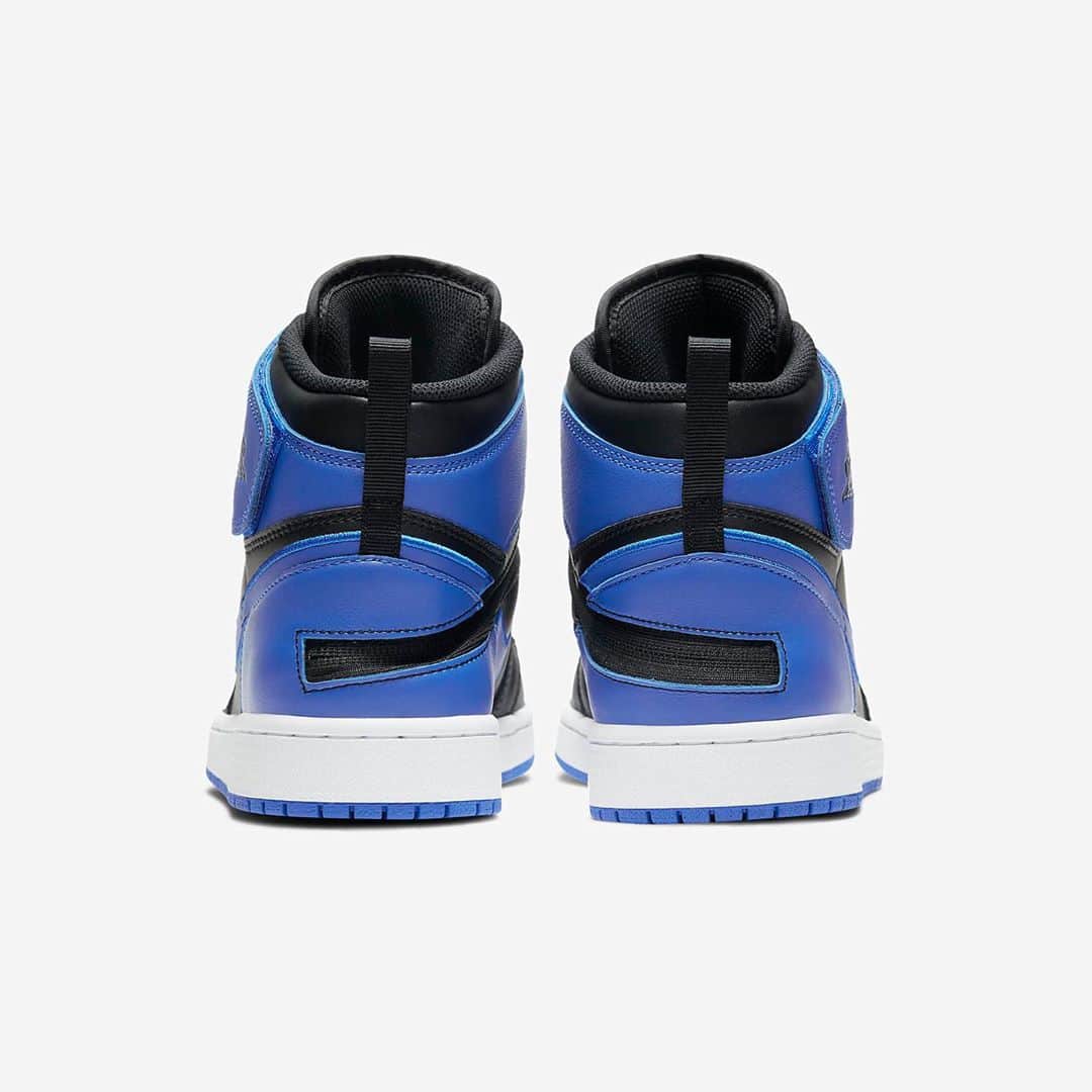 HYPEBEASTさんのインスタグラム写真 - (HYPEBEASTInstagram)「@hypebeastkicks: @jumpman23 has unveiled an Air Jordan 1 FlyEase in a new “Hyper Royal” colorway. The shoe features an upper built entirely of leather with the black midfoot, collar, and mudguard overlaid by blue heel pieces and collar flaps. A blue midfoot Swoosh is rimmed with thick piping, while a white midsole and blue outsole round off the color palette. Expect it to drop on @nike Japan’s website in the coming weeks for approximately $147 USD.⁠⠀ Photo: Nike」10月26日 17時04分 - hypebeast