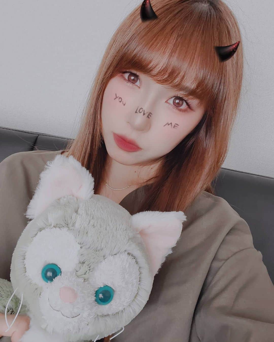 佐藤夏希のインスタグラム：「もうすぐHALLOWEENだね🎃  #男の子#男の子ママ#おやこーで #むすこーで #息子#息子ラブ #2歳#0歳#ママ#ママさんと繋がりたい #ママスタグラム#mama#mamastagram #mamanoko #ママリ#成長記録 #2児ママ#兄弟#babyboy#ジェラトーニ#HALLOWEEN#trickortreat #🎃」