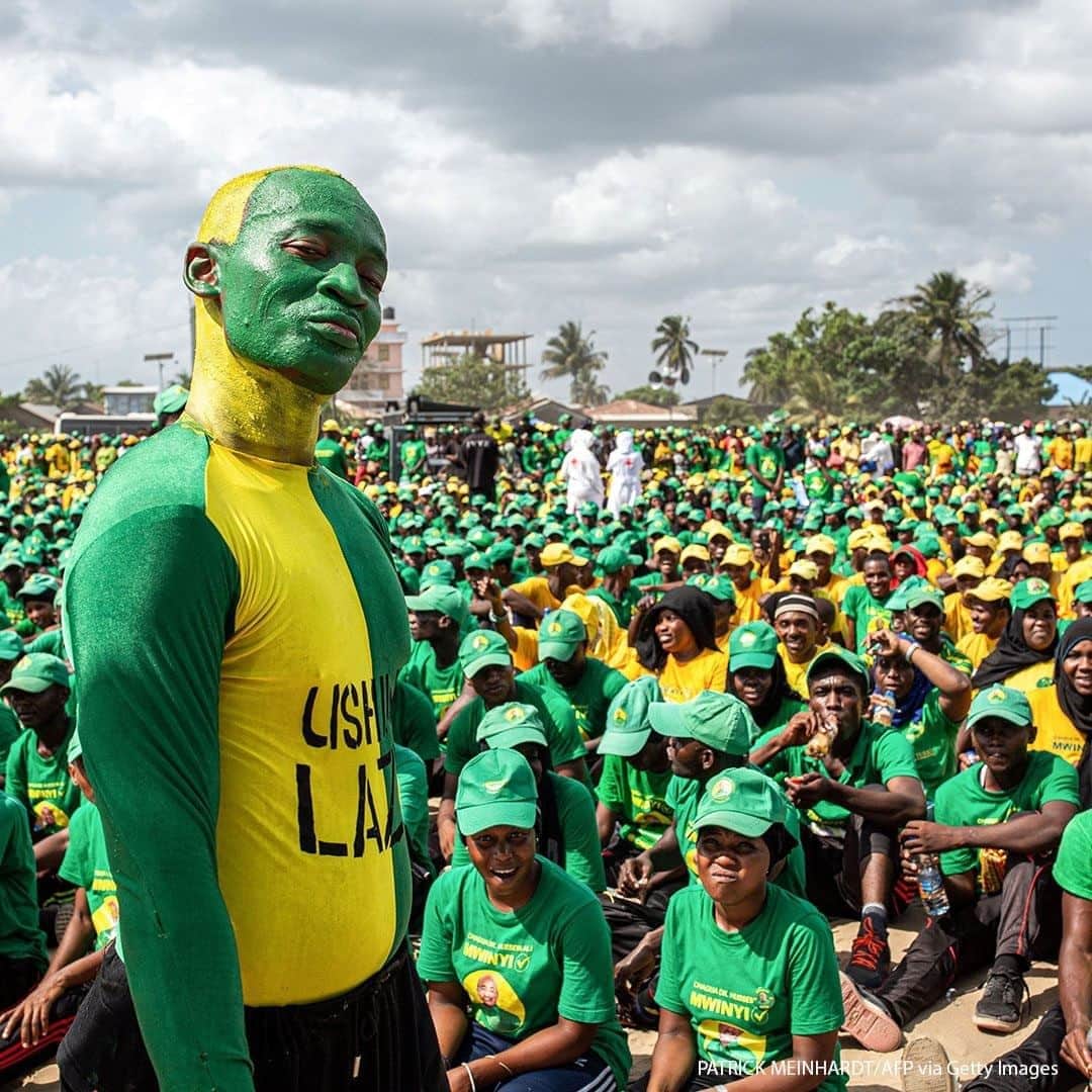 ABC Newsさんのインスタグラム写真 - (ABC NewsInstagram)「Supporters of the Tanzanian ruling party Chama Cha Mapinduzi (Revolutionary Party), gathered at the Kibanda Maiti Stadium, during the last campaign rally in Stone Town on October 25, 2020 ahead of the national elections. #tanzania #elections」10月26日 17時30分 - abcnews