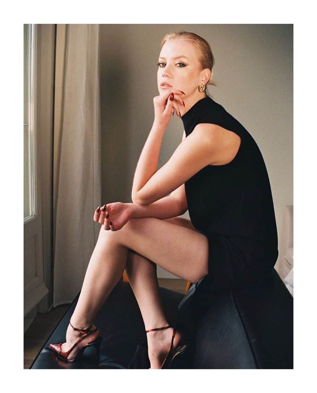 ギラロッシュのインスタグラム：「Marijn wearing #guylarocheparis in @schonmagazine - Shot by @roosvanrij - Styled by @constantdeboer - Model @marijnvaningen #guylaroche #pfw #parisfashionweek #fhc #fhcm #style #paris #fashion @icinsightcommunications」