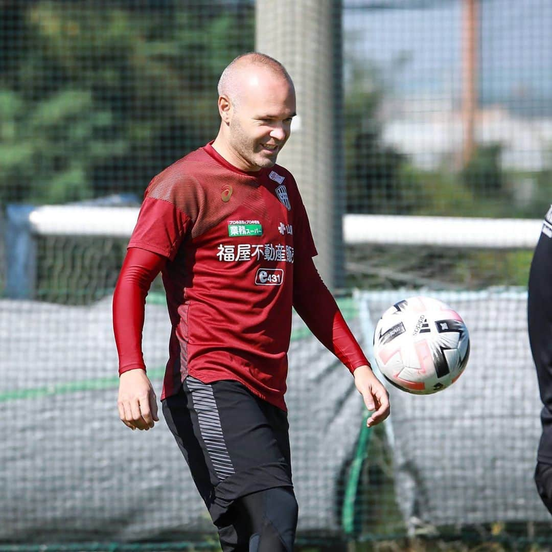 ヴィッセル神戸さんのインスタグラム写真 - (ヴィッセル神戸Instagram)「Maestro 🧙🏼‍♂️💫  #vissel #visselkobe #ヴィッセル #ヴィッセル神戸 #Kobe #神戸 #WeAreKobe #KobeForeverForward #一致団結 #JLeague #Jリーグ #DAZN #Iniesta」10月26日 17時35分 - visselkobe