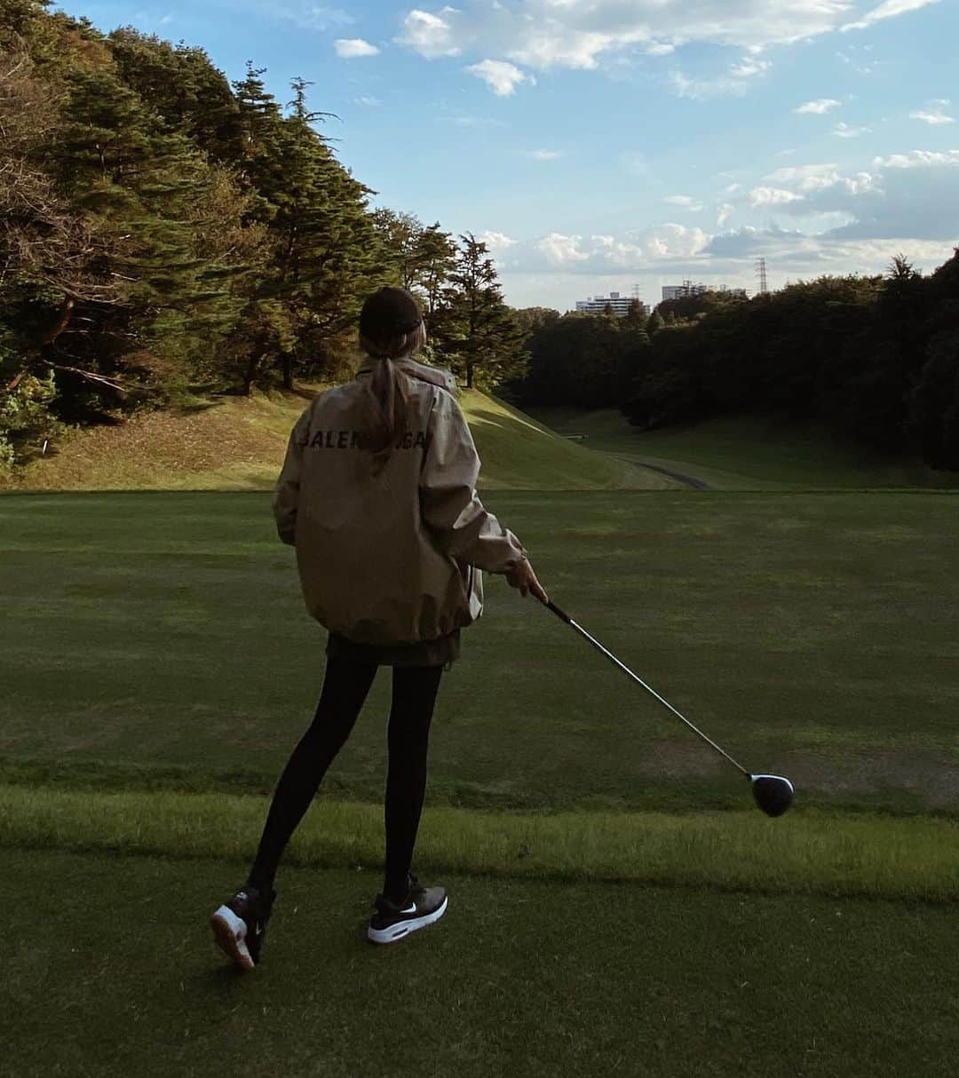 GENKINGさんのインスタグラム写真 - (GENKINGInstagram)「golf day⛳️  ゴルフを初めてもーすぐ3年‼️ 始めた年は練習兼ねて、仕事終わってからナイターでラウンド週3は行ったり、年間に100回以上は回ったはず😂 今年はコロナで全く行けなかったけど、何ヶ月ぶりかのゴルフは凄く楽しかった✌️ ウェッジ新しくした🇺🇸💕　@titleist  ウェアは、 @1piu1uguale3_golf  . . . #titleist #titleistgolf #titleistBV #pxg #pxgtroop #golfer #golfclua #golf #1piu1uguale3 #1piu1uguale3golf #nikegolf #balenciaga」10月26日 17時45分 - _genking_