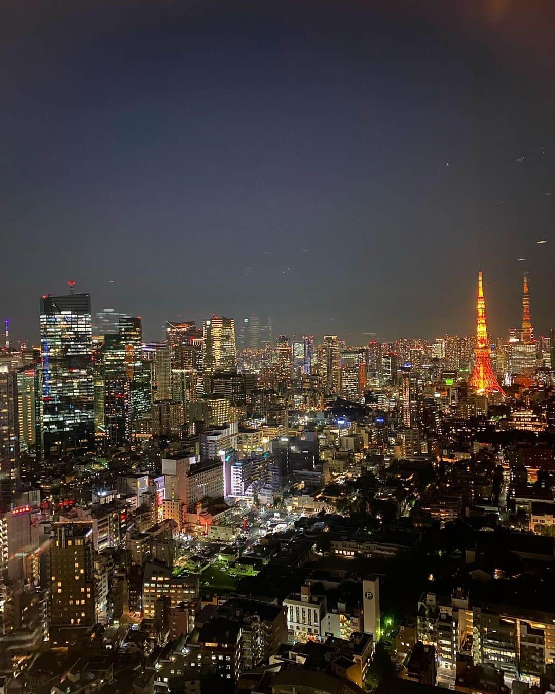 矢井田瞳さんのインスタグラム写真 - (矢井田瞳Instagram)「この後18時10分頃、J-WAVE GROOVE LINEに生出演しますっ。ぜひ聴いてね☺️  ねーねー、東京タワーが二棟あるような写真が撮れたよ！🗼🗼  #東京タワー #jwave #grooveline #楽しみ #ピストン西沢さん」10月26日 17時45分 - hitomi_yaida