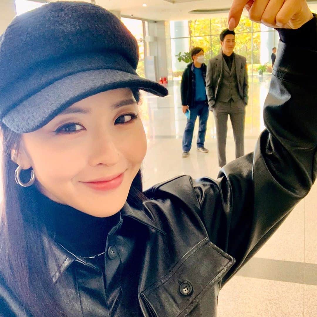 チン・イェソルのインスタグラム：「장시경이.... #요즘내베프 #한살차이 #까부는거받아줘서감사합니다」
