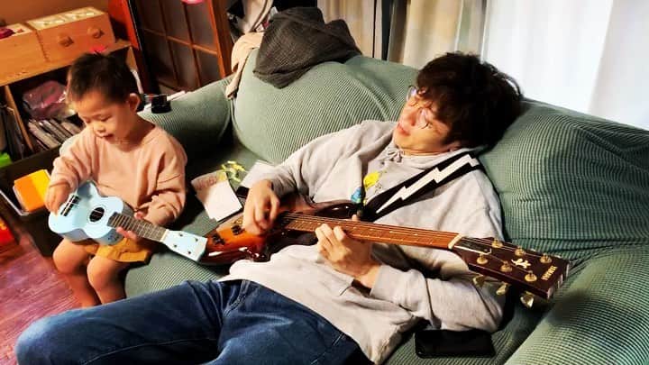 竹内サティフォのインスタグラム：「先日、愛知県でSAKUとセッションしました ウクレレのピック弾き、最高だったぜ  #西三河 #masahiro #セルシオでディズニー」